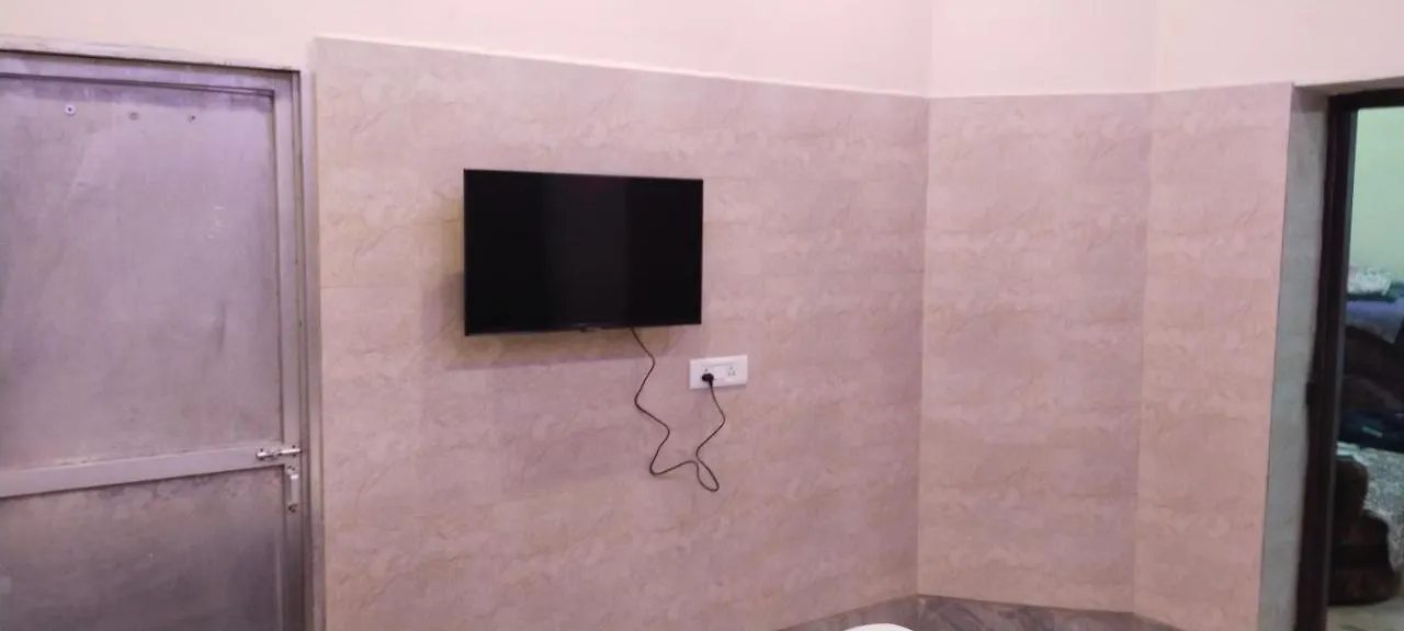 Saroja Paying Guest House Benares
