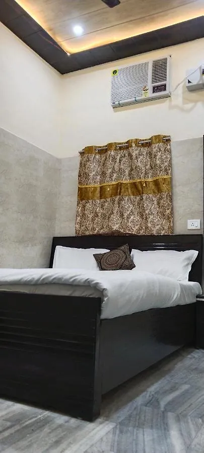 Saroja Paying Guest House Benares