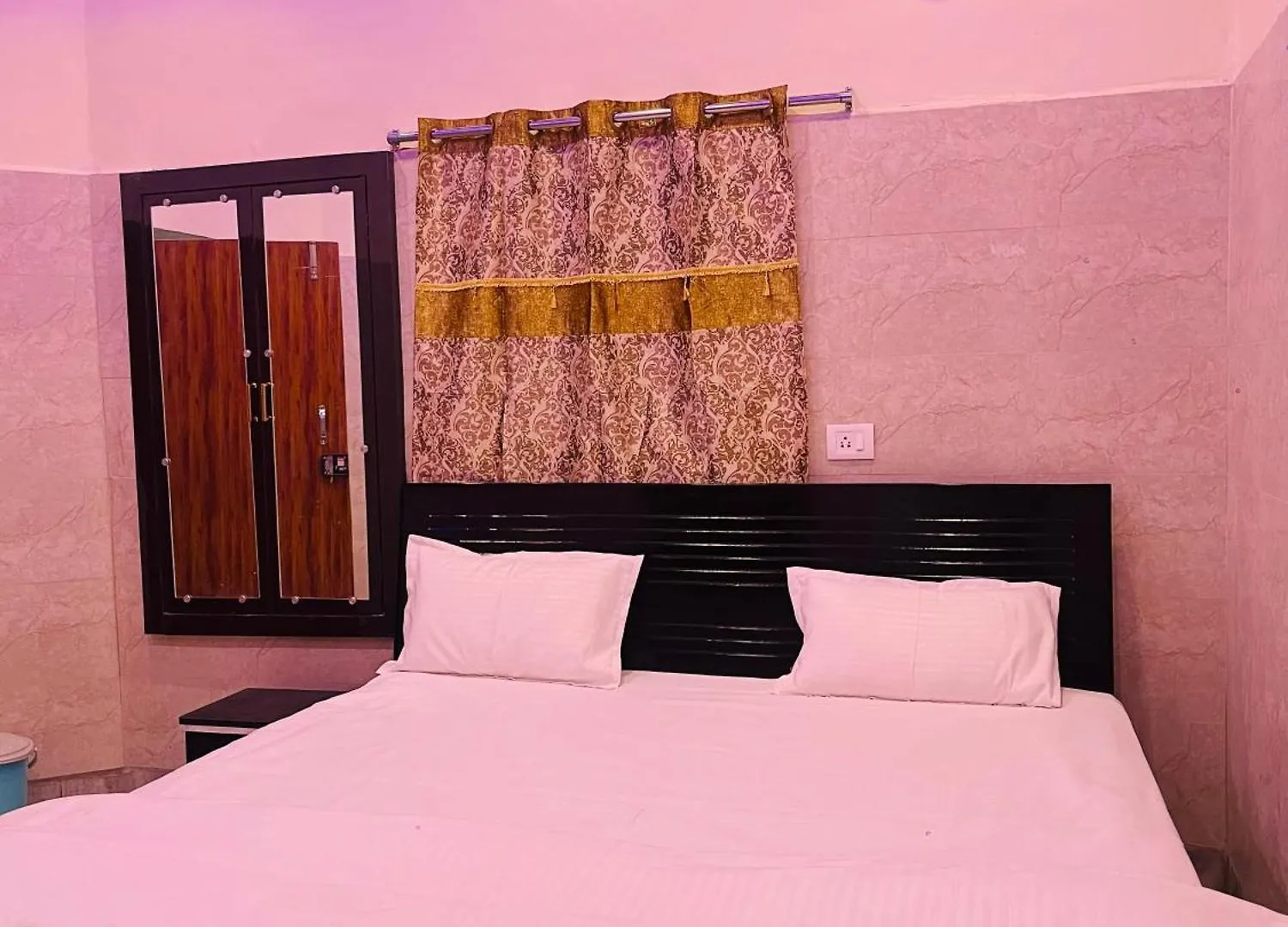 Saroja Paying Guest House Benares