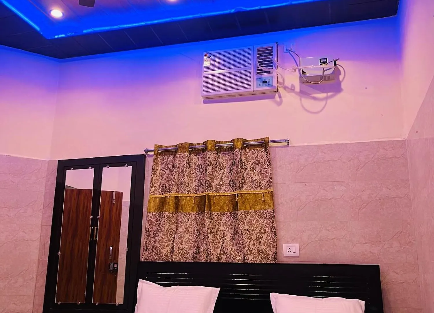Saroja Paying Guest House Benares India