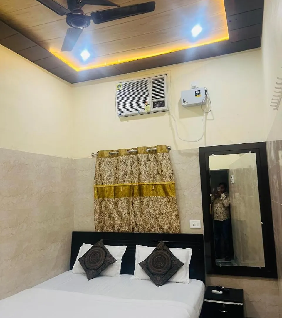 Saroja Paying Guest House Benares India