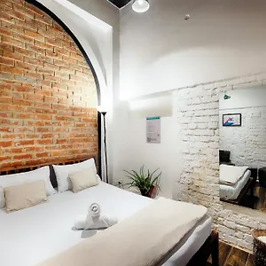  Hostel International Travellers' By Ith
